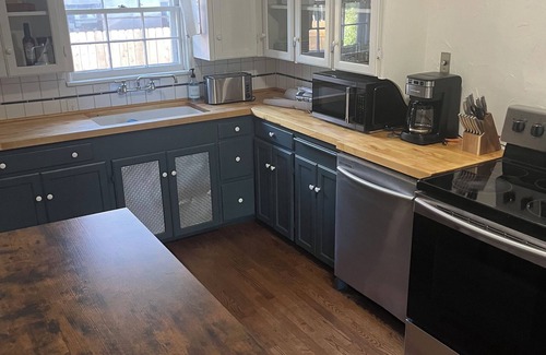 Old Southwest House | Sophisticated 2 Bedroom in the heart of Midtown