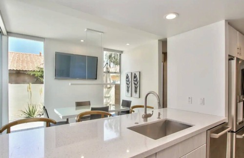 Palm Desert Condo | Sophisticated and contemporary condo off El Paseo