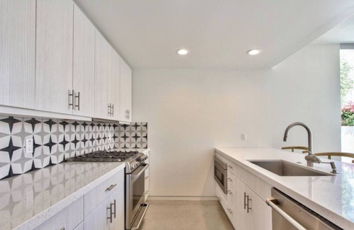 Palm Desert Condo | Sophisticated and contemporary condo off El Paseo