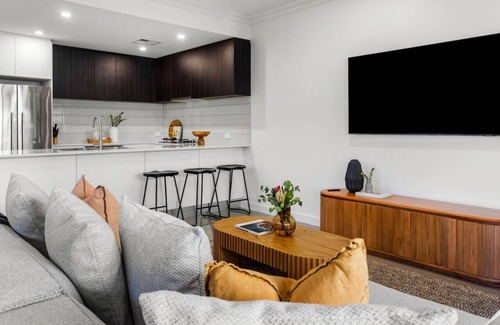 Bowden House | Sophisticated and Chic Living Experience - UPMARKET@Bowden
