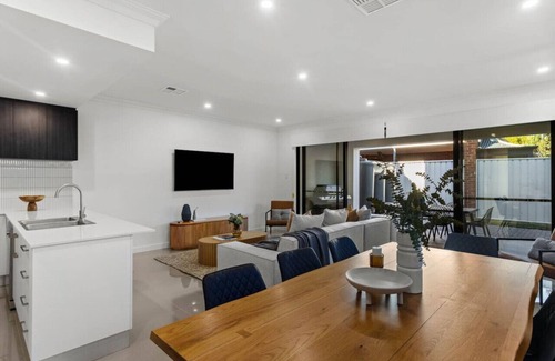 Bowden House | Sophisticated and Chic Living Experience - UPMARKET@Bowden