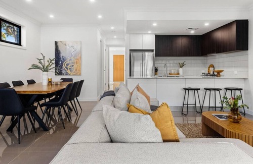 Bowden House | Sophisticated and Chic Living Experience - UPMARKET@Bowden