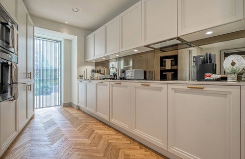 Westminster Apartment | Sophisticated and modern apartment near Westminster Abbey