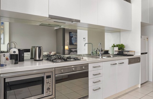 Southbank Apartment | ✔Sophisticated Designer Condo W River & City Views