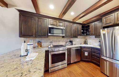 Mammoth Lakes Condo | Sophisticated, dog-friendly condo in nature with fireplace - walk to village