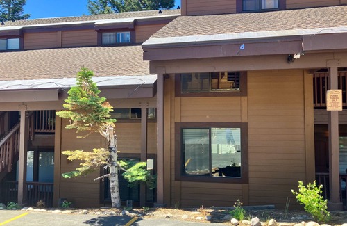 Mammoth Lakes Condo | Sophisticated, dog-friendly condo in nature with fireplace - walk to village