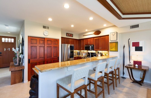 Kamuela Condo | Sophisticated freshly remodeled two story Golf Villa w/Private Beach Club