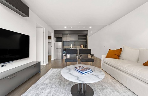 Braddon Apartment | Sophisticated Inner-City 2-Bed with Outdoor Dining