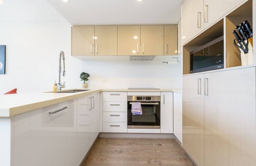 Kingston Apartment | Sophisticated Kingston Retreat Near Foreshore