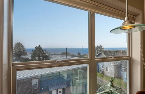 Depoe Bay House | Sophisticated Oceanview Retreat Overlooking Pirate Cove – Luxury Awaits