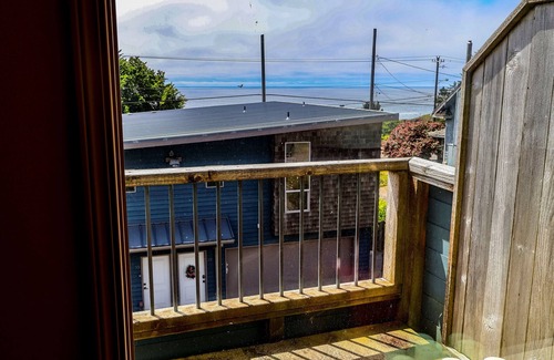 Depoe Bay House | Sophisticated Oceanview Retreat Overlooking Pirate Cove – Luxury Awaits