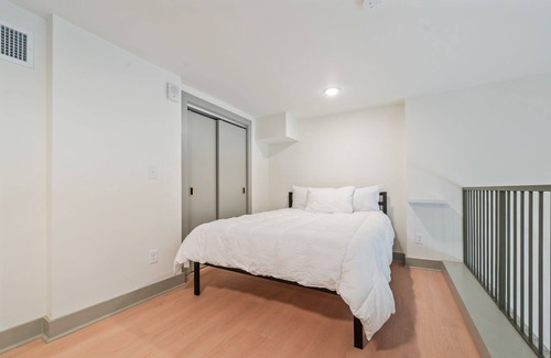 Downtown Louisville Apartment | Sophisticated Urban Lifestyle, Chic and Modern lofts Located near Downtown 204