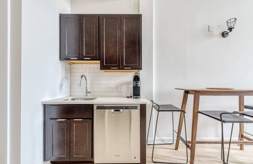 West Philadelphia Apartment | Sosuite | 1BR Loft w W/D, Gym, Lounge