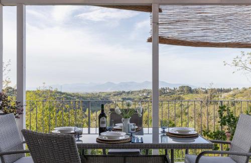 Usigliano Apartment | [- Sotto la Loggia -]