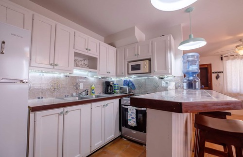 San Pedro Condo | SOUGHT AFTER PARADISE VILLAS CONDO! POOL, OCEAN, WALK TO EVERYTHING!