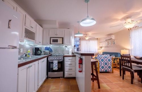 San Pedro Condo | SOUGHT AFTER PARADISE VILLAS CONDO! POOL, OCEAN, WALK TO EVERYTHING!