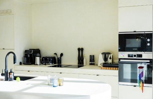 Stalhille House | Souljoy Sanctuary - luxury Holiday design House with 7 rooms, 6 bathrooms for 14 people