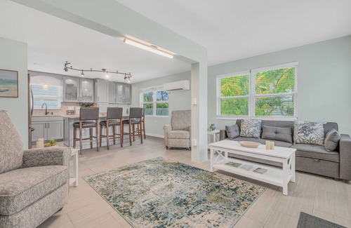 Little Venice House | Soulshine Cottage- Close to everything you need in Marathon