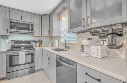 Little Venice House | Soulshine Cottage- Close to everything you need in Marathon
