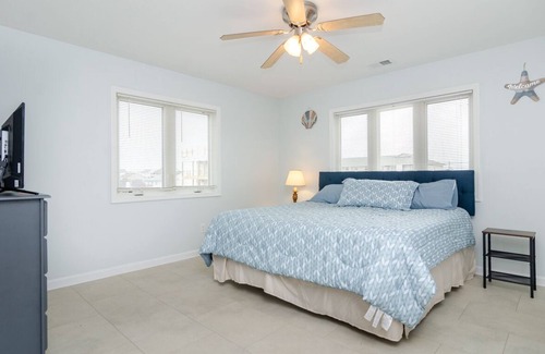North Carolina Coast Condo | Sound front condo w dock access and rooftop deck!
