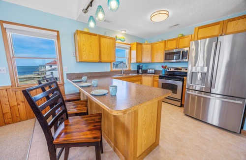 Avon House | Soundfront Dog Friendly Home w/Hot Tub, Game Room, Private Boat Dock, Kayaks