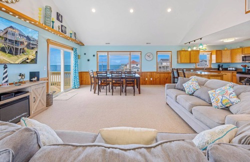 Avon House | Soundfront Dog Friendly Home w/Hot Tub, Game Room, Private Boat Dock, Kayaks