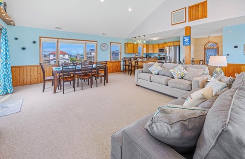 Avon House | Soundfront Dog Friendly Home w/Hot Tub, Game Room, Private Boat Dock, Kayaks