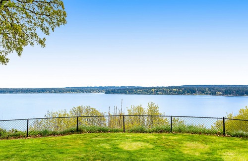 Poulsbo House | Soundfront home with WiFi, washer/dryer, central AC, and enclosed yard