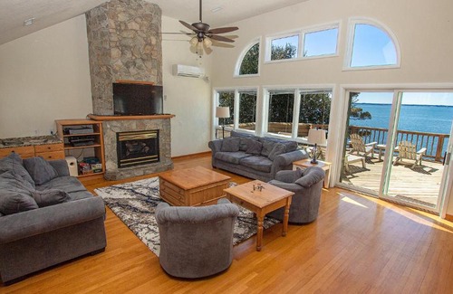 Monteray Shores House | Soundfront, Sound views, Private Pool! MS1, Devonshire