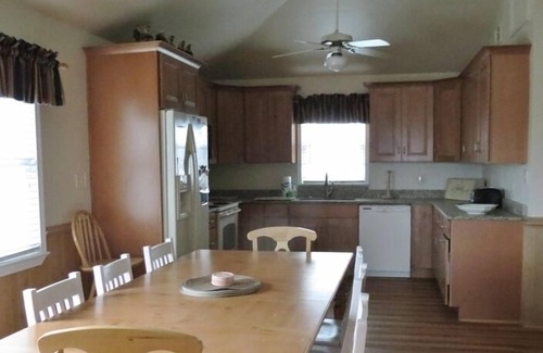 Avon House | Soundside Waterfront w/Kinnakeet Pool, Pickleball & Tennis- Kayaks Included