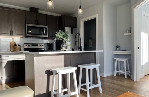 West End Cottage | Soundview Suite Cottage, 3 mins from beach, close to 6 hospitals