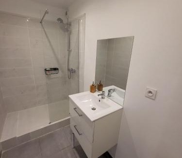 Moyen-Vernet Bed & Breakfast | Sous le vieux figuier, chambre double indépendante