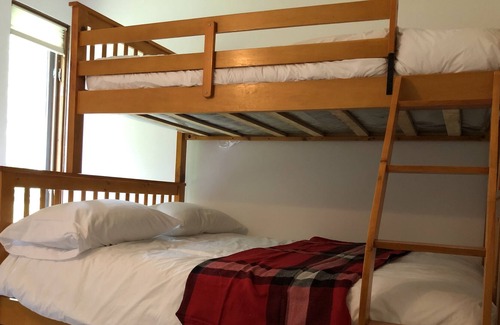 Orford Ski Chalet | Sous les Thuyas Cottage, 5 minutes from the Mont-Orford ski center