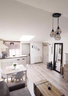 Millau Apartment | Sous les toits de Millau - Appartement cosy et chaleureux