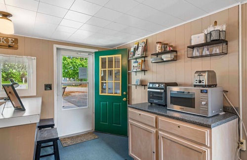 East Jordan House | 🌼 South Arm Retreats Motel: Lake View Double Room ➠ #6