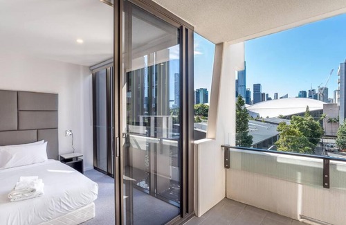 South Brisbane Apartment | South Bank Central 1 bedroom apartment with Parking
