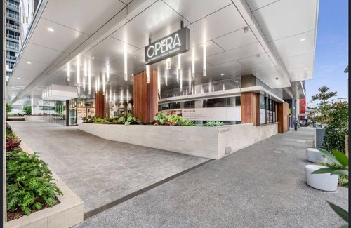 South Brisbane Apartment | South Bank Central 1 bedroom apartment with Parking