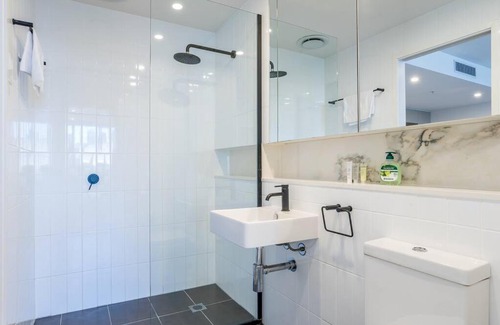 South Brisbane Apartment | South Bank Central 1 bedroom apartment with Parking