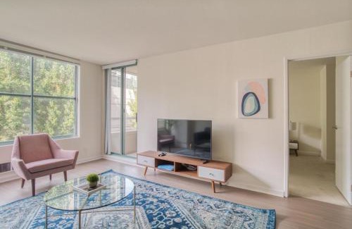 South Beach Apartment | South Beach 1br w on-site shops restaurants SFO-1659