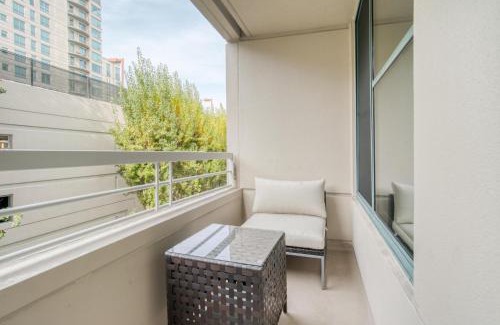 South Beach Apartment | South Beach 1br w on-site shops restaurants SFO-1659