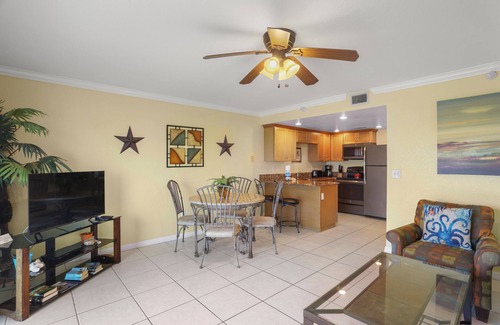 Treasure Island Condo | 🌞 South Beach Condo #305 Gulf Front Bliss for Up to Four Guests
