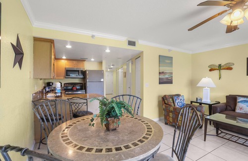 Treasure Island Condo | 🌞 South Beach Condo #305 Gulf Front Bliss for Up to Four Guests