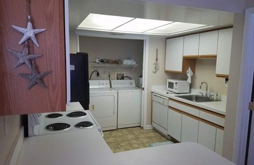 Virginia Beach Condo | South Beach Condo, cute, cozy and clean.