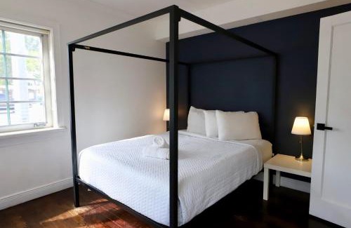 Flamingo/Lummus Apartment | South Beach Free Parking Family & Pet Friendly Walk to Beach & Bay