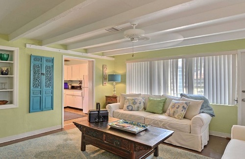 Vero Beach House | SOUTH BEACH's Closest Home AQUA COTTAGE Comfy Cozy Fun Seaside Vero Beach