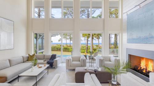 South Beach House | South Beach Serenity by AvantStay Private Pool Beach Access