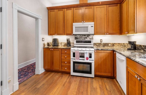 South Capitol House | South Capital 5BD/3Bath/7Beds for 12! Heart of Santa Fe!