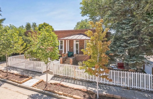 South Capitol House | South Capital 5BD/3Bath/7Beds for 12! Heart of Santa Fe!