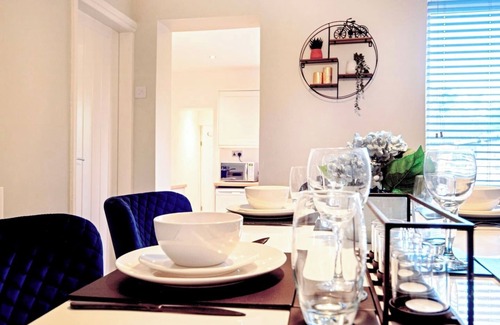 Crewe House | South Cheshire Home from Home