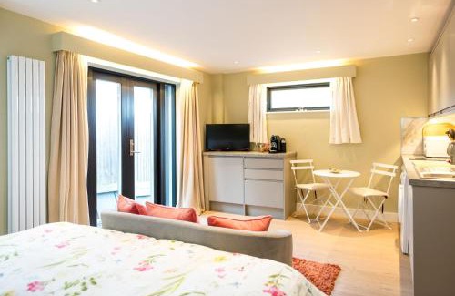 Meads Apartment | South Downs Studio - bijou hikers hideaway